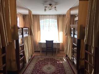 Хостелы Хостел Тундук Бишкек Кровать в общем 8-местном номере для мужчин и женщин-2